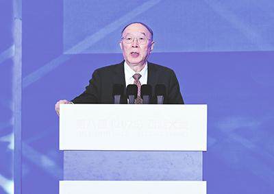 浩广配资 中国金融40人论坛学术顾问、重庆市原市长黄奇帆： “十五五”时期将更加重视生产性服务业发展